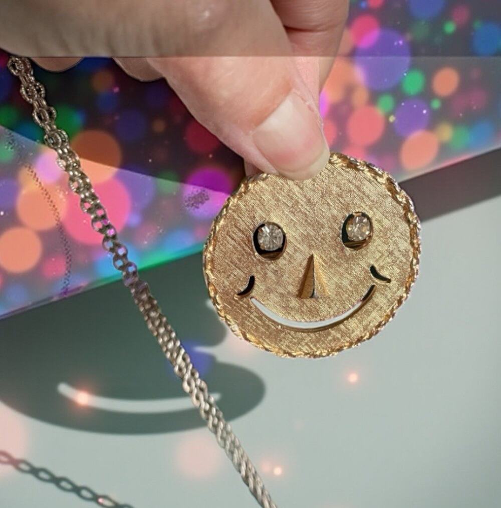 Vintage 1970s Gold Tone Smiley Face Pendant Rhinestones Eyes Brooch Necklace Pin